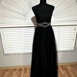 Perfect dress for prom, homecoming, formal event.